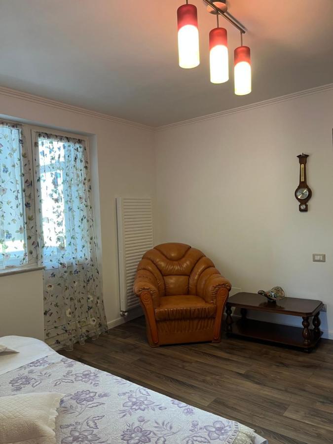 Cazare David Si Familia . Piatra Neamt Exterior photo