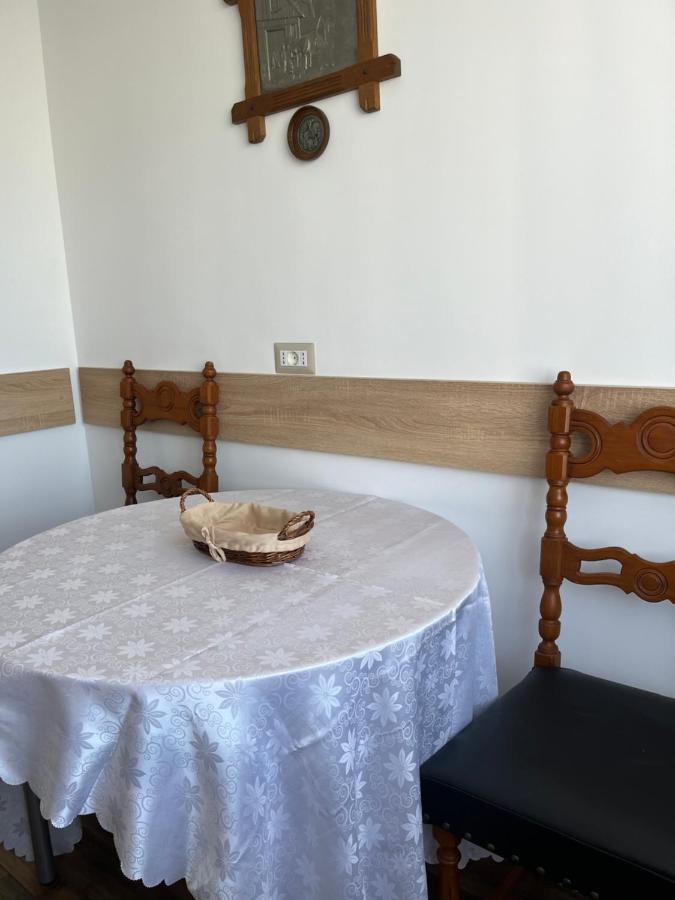 Cazare David Si Familia . Piatra Neamt Exterior photo